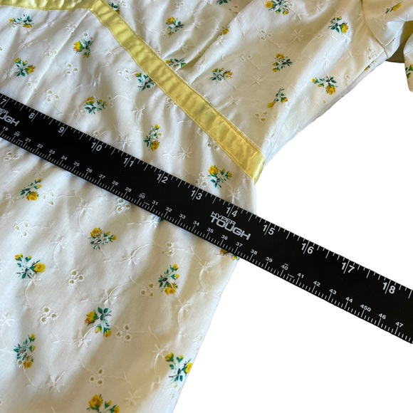 Vintage 1960s handmade pale yellow eyelet floral maxi dress‎ - Picture 11 of 15